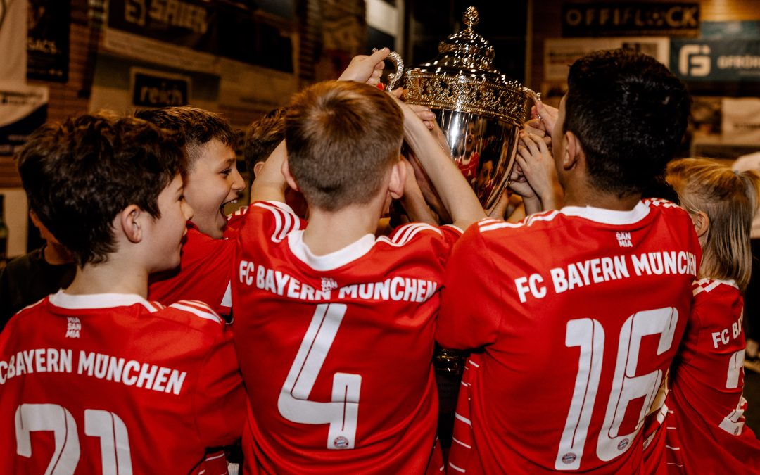 Der Titelverteidiger kommt und will mehr – FC Bayern gibt sich die Ehre – Top besetztes Nachwuchsturnier um den Saier Gruppe Hallen Junior Cup