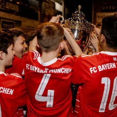 Der Titelverteidiger kommt und will mehr – FC Bayern gibt sich die Ehre – Top besetztes Nachwuchsturnier um den Saier Gruppe Hallen Junior Cup